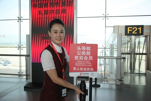 王怡：用心、用情、用愛工作的國航重慶地服人